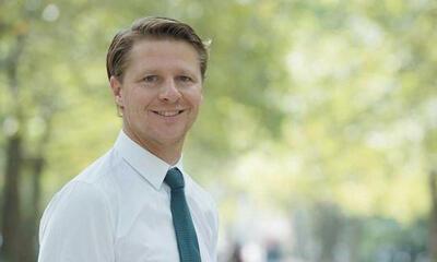 Axel Ronse: ‘Vlaanderen streeft naar 80% werkzaamheidsgraad, maar rijdt met federale handrem op”